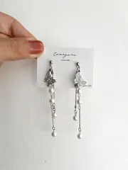 ピアス　イヤリング　揺れる　シルバー　ジルコニア　バタフライ　蝶　パール　チェーン　ロング　じゃらじゃら　結婚式　入学式　成人式　卒業式　ウエディング　ブライダル　金アレ対応　個性　韓国
