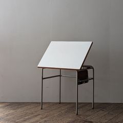 【送料無料】　ラスト1台　美術机　工作台　作業台　図画版　ドラフティングテーブル　イーゼル　ディスプレイ　撮影小物　小道具　日本製　時代物　年代物　アンティーク　ヴィンテージ　ビンテージ　古道具