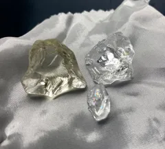 マダガスカル産　氷水晶　虹入りおまけ付き