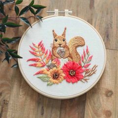 刺繍フレーム❁⃘11cm 置き型 壁掛け レトロ アジアン プレゼント リス