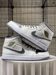 お値下げしました??即購入?? ナイキ スニーカー Air Jordan 1 Mid “Velvet Toe” 箱付