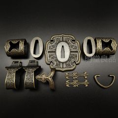日本刀装具　太刀拵金具　刀鍔　縁頭　目貫　切羽　二環吊　合金製　太刀柄鞘　金具