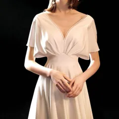 シンプルオシャレなホワイトの袖ありロングドレス?.?
