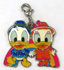 【中古】キーホルダー ドナルド・ダック＆デイジー・ダック(レインコート) チャーム 「ディズニー・イースター2022」 東京ディズニーリゾート限定 ジャングルカーニバル 雨天限定ゲーム景品