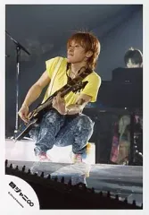 【中古】生写真(ジャニーズ) 関ジャニ∞/安田章大/ライブフォト・しゃがみ・ギター・Tシャツ黄色/公式生写真