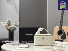 【今日特価】Chanel シャネル クラシックハンドルボックスバッグ 内部ミラー付き、羊皮使用、浅金色五金搭載