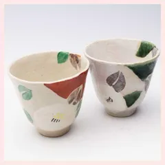 （２点セット）瀬戸焼　織部・赤絵花椿　組湯呑　※陶器,レトロモダン,エモい,かわいい,可愛い,和食器,フラワー,派手,手描き,高級感,高品質,上品,姫系,お祝い事,伝統的,和柄,湯飲み,ペア,夫婦,カップル　◎2セット目以上大幅値引き対象商品♪