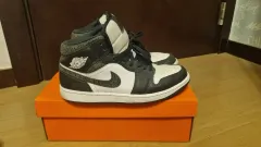 NIKE(ナイキ) エア ジョーダン 1 ミッド SE パンダ 象 FB9911 ー 001