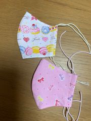 ハンドメイド幼児用マスク　2つ☆   ホワイトマカロン柄／ピンクリボン柄