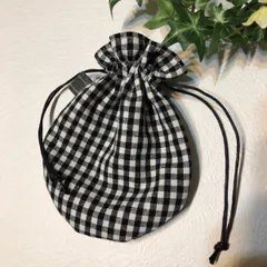 ギンガムチェックのまぁるい巾着袋