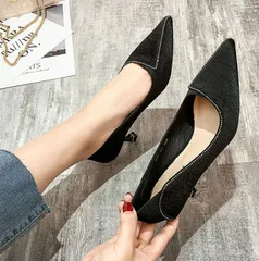 華奢なラインストーンパンプス 痛くない 疲れない ヒール レディース 卒業式 卒園式 入学式 入園式 結婚式 通勤 フォーマル オフィスカジュアル ポインテッドトゥ 靴 歩きやすい ブラック ベージュ 6.5cmハイヒール 安定感 ローヒール 走れるパンプス