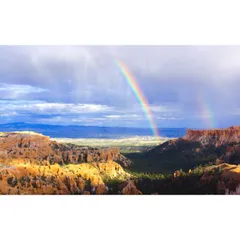 絵画風 壁紙ポスター (はがせるシール式) ブライスキャニオンの雨と二重の虹 ユタ州 虹 レインボー キャラクロ SRBW-005W1 (ワイド版 921mm×576mm) ＜日本製＞ ウォールステッカー お風呂ポスター