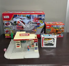 h9033  トミカ と走ろう！ぐるぐるバスタウン 建設現場 ENEOS ガソリンスタンド