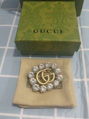 SALE～Gucci(グッチ) ブローチ　アクセサリー　送料無料❗箱付き✨新品✨即購入可✨GG柄 ラインストーン