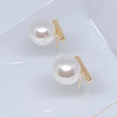 【新品】 パール　スタッドピアス　ゴールド