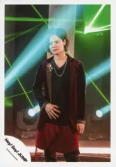 【中古】生写真(ジャニーズ) Hey! Say! JUMP/岡本圭人/膝上・衣装赤・黒・右手腹・口閉じ・ライト緑青・背景黒/「Fantastic Time」PV＆ジャケ写撮影/公式生写真