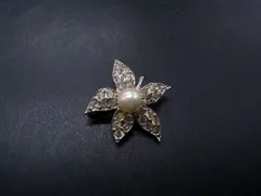 NINA RICCI ニナリッチ ラインストーン パール ブローチ ピンバッジ アクセサリー シルバー系×ホワイト系 DH2162