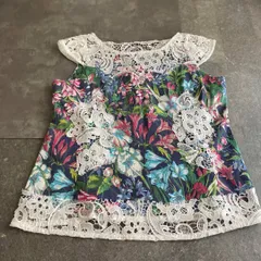 E　花柄 フラワー ブラウス シャツ ノースリーブ レース ビジュー フラワー　お呼ばれ　デート　オフィスカジュアル　食事会　可愛い　お出かけ　上品