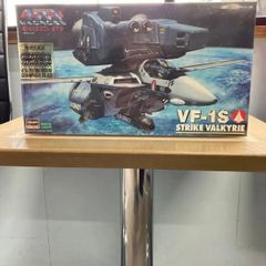 プラモデル　超時空要塞マクロス　VF-1S　ストライクバルキリー　STRIKE VALKYRIE　特別生産品　メタルメッキバージョン　シャンパンゴールド　HASEGAWA　ハセガワ　1/72