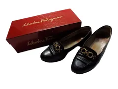 ●【箱付き】Salvatore Ferragamo 　サルヴァトーレ フェラガモ　BABS ダブルガンチーニ　本革パンプス/mo-A-215-6140-1.4/正規品/本物 ブラックレザーのローファー、ゴールドチェーン装飾付き。