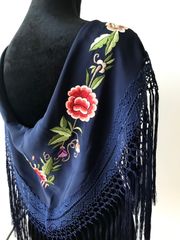 フェミニンカラーの刺繍シージョ