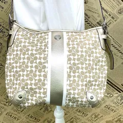 コーチ ショルダーバッグ シグネチャー サコッシュ 旅行 通勤通学 FW11