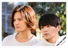 【中古】生写真(ジャニーズ) Hey! Say! JUMP/岡本圭人・山田涼介/横型・バストアップ・衣装白・目線左・野外/16-17冬 コンサートグッズ撮影/公式生写真