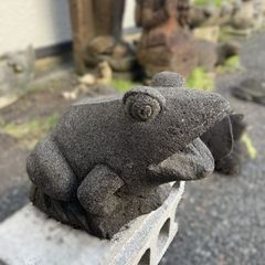 バリ島の石像「カエル像」。展示品 につき１点限り。＊店頭までご来店の上、現状でのお渡しが条件となります。