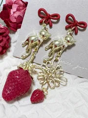 大きな苺と小さな苺ゆらゆら猫ピアス2 s925