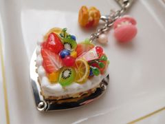 ハート型フルーツケーキのバッグハンガー(バッグチャーム)