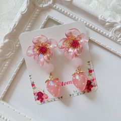 ♡ハンドメイド♡ビジューピアスorイヤリング№622 - メルカリ