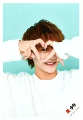 【中古】生写真(ジャニーズ) 美 少年/藤井直樹/バストアップ・衣装白・両手指でハート・覗き込み・背景エメラルドグリーン/Greeting Photo ～ホワイトデーVer.～/公式生写真
