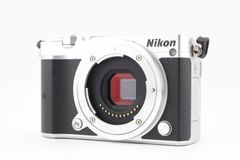 ★極上美品★ニコン NIKON 1 J5 シルバー ボディ ミラーレス一眼★　J8061＃18