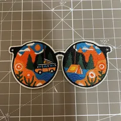 『キャンプ刺繍ワッペン』テント　メガネ　自然　山のサムネイル