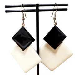 ゆれるピアス　モノトーン　ヴィンテージ　スクエア　フックピアス　ひし形　黒　白