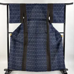 小紋 身丈161.5cm 裄丈63cm S 単衣 紬地 バチ衿 幾何学模様 濃紺 正絹 秀品 【中古】