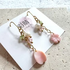 天然石クイーンコンクシェルのさくら揺れるピアスgold