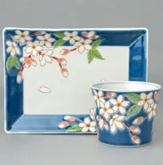 《３９.4％OFF》九谷焼 匠技四季のフリーカップ×角プレート（春・さくら）２種組　⚫︎3000293H　品番SK-286/183-1 ◾️新品.未使用◾️