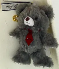 ディズニーストア ユニベアシティ バッジつきキーチェーン ソルト(ピート)