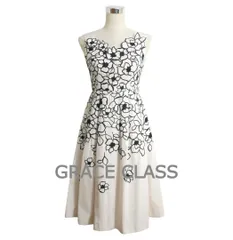 GRACE CLASS グレースクラス グレースコンチネンタル 花柄 刺繍 膝丈 ミディ丈 Vネック ノースリーブ フレア ワンピース ドレス キナリ色 アイボリー系