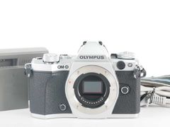 オリンパス Olympus OM-D E-M5 II 16.1MP Digital Camera Body Only Silver [新品同様] #Z5133A