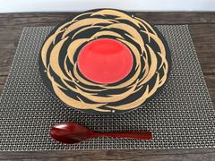 【有田焼・未使用品】丸皿〈金乱漆黒27㎝反丸皿(赤)〉