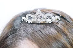 M-100-NE 大特価　プリンセス　ティアラ　おしゃれ　ハンドメイド　ブライダル　花嫁　披露宴　シンデレラ　キッズ　コスプレ　カチューシャ　ウェディング　フラワーガール　発表会　女の子　なりきり　成人式　パーティ　結婚式　コーム