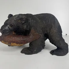 北海道伝統工芸 木彫りの熊 鮭くわえ彫刻 作家銘あり 彫刻アート 置物 インテリア 民芸品 工芸品   かわいい