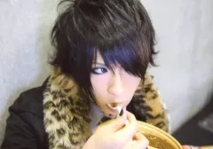 【中古】生写真(男性) ゴールデンボンバー/歌広場淳/横型・バストアップ・衣装黒・豹柄ファー・右手スプーン/2011.08.30 The 26th Anniversary/バースデーメモリアルフォトアルバム