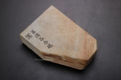 天然砥石　日照山合砥　蓮華巣板　全層赤蓮華　中硬目　レーザー型948g鉋鑿包丁 天然砥石日照山合砥蓮華巣板全層赤蓮華中硬目レーザー型948g鉋鑿包丁