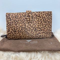 BOTTEGA VENETA ボッテガ ヴェネタ 二つ折り財布 レオパード柄 ベージュ レディース　保存袋付き