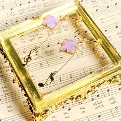 ヴィンテージガラス　ピンク　ダイヤ　ト音記号と音符　ピアス　イヤリング