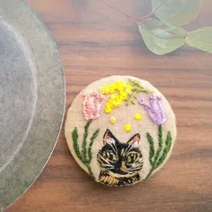 🆕サビ猫さんのミモザ、チューリップ🌷ブローチ/ヘアゴム