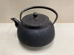 未使用品、栞付　南部成龍堂鋳造所　斎峰　及川光正造　宝珠形馬蹄鉉　南部鉄瓶 成龍堂鋳造所 齋峰作 南部鉄器 鉄瓶 丸南部アラレ1.8L 内面漆